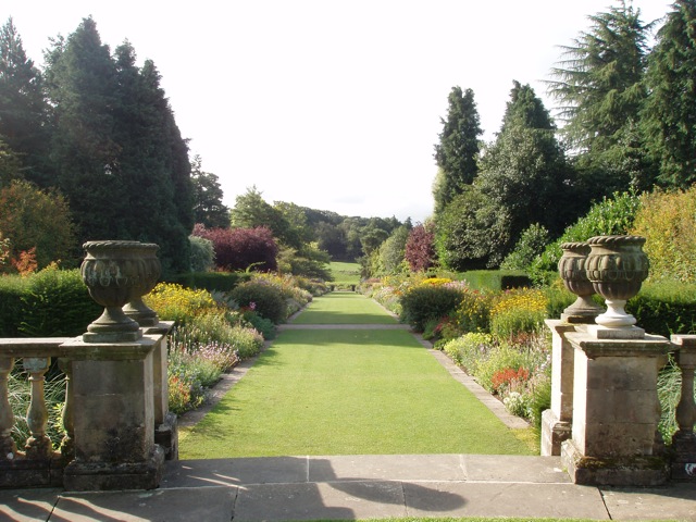 newby-hall-herbaceous-border-16