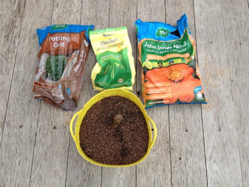 a mix of gravel,vermiculite and compost for the plants