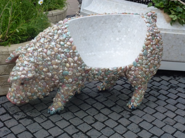 seat modelled on a pig